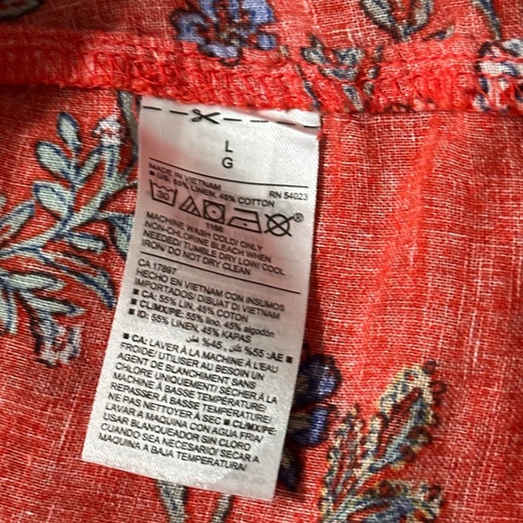 Old Navy Vibrant, Red Floral Blouse,Top Size Large - Picture 5 of 8